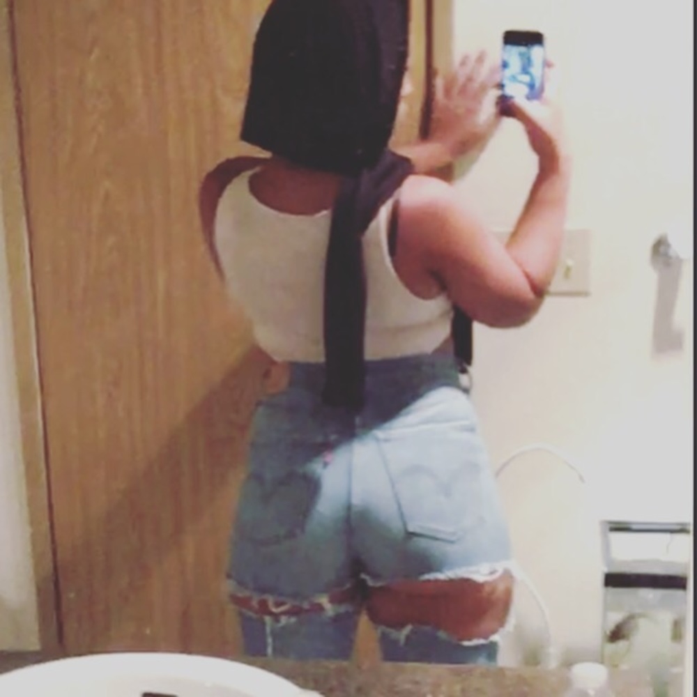 Levi’s high waist distress booty jeans h